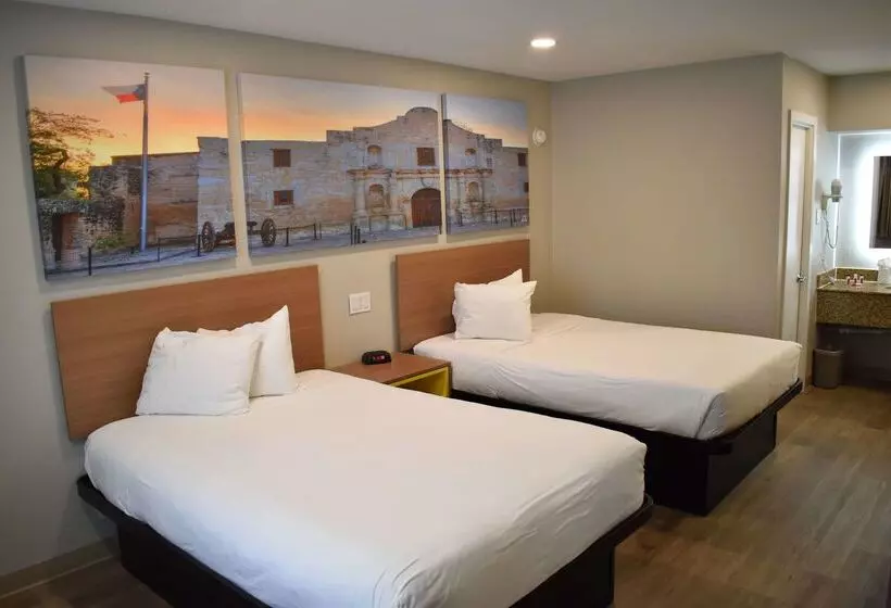 Hotelli Days Inn By Wyndham San Antonio Alamo/riverwalk