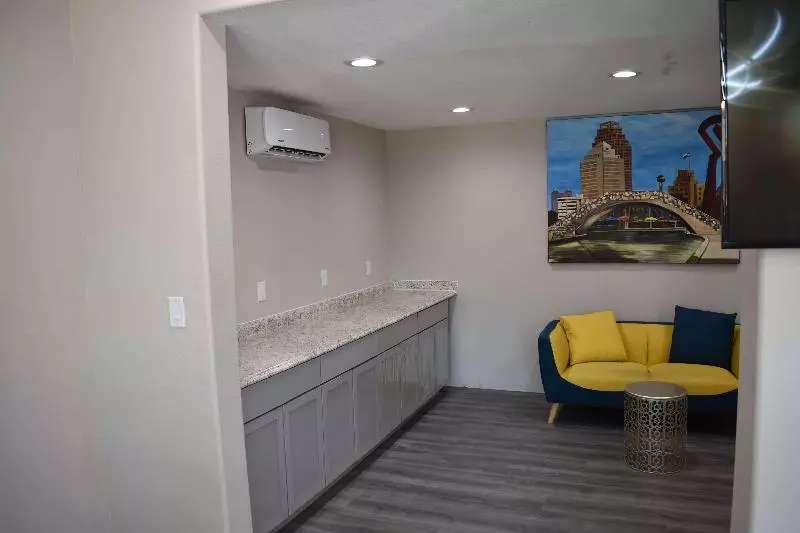 Hotelli Days Inn By Wyndham San Antonio Alamo/riverwalk