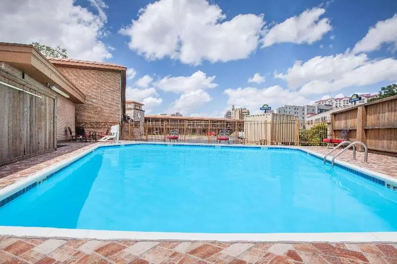Hotelli Days Inn By Wyndham San Antonio Alamo/riverwalk