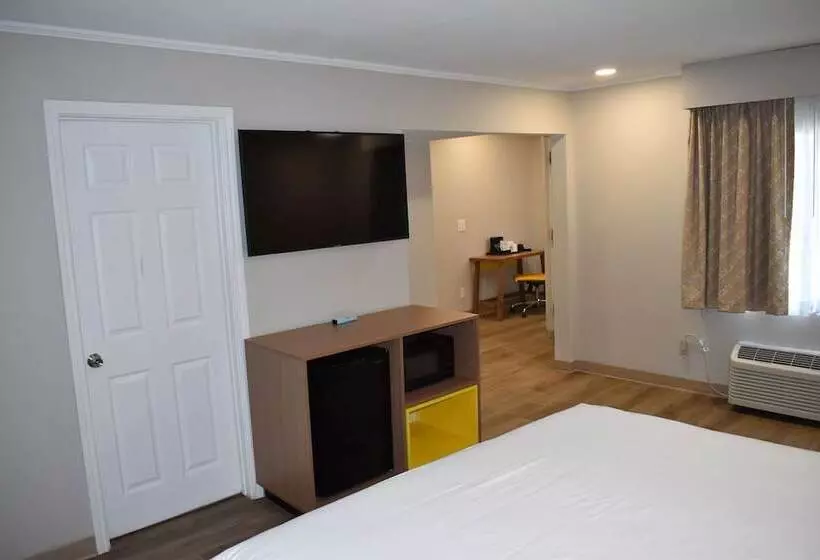 Hotelli Days Inn By Wyndham San Antonio Alamo/riverwalk