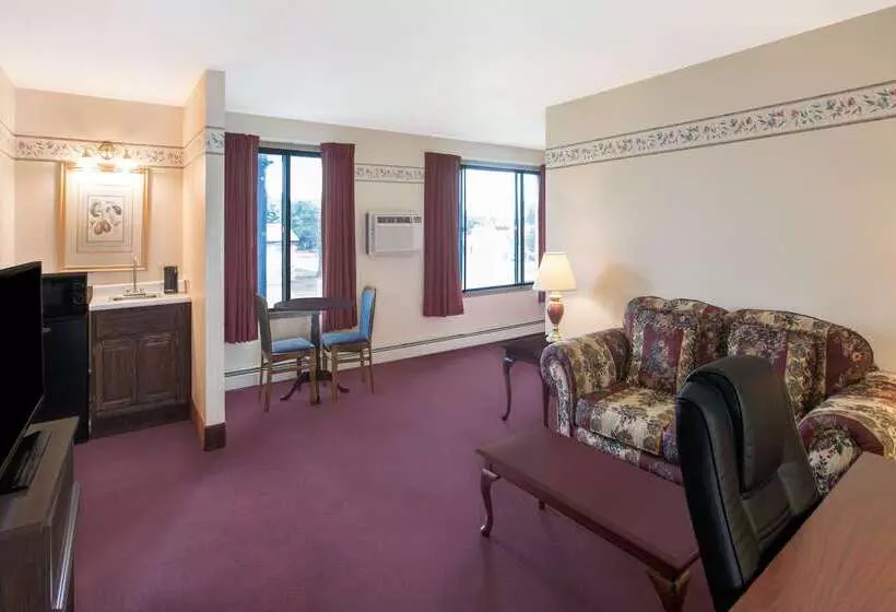 هتل Days Inn By Wyndham Sioux Falls