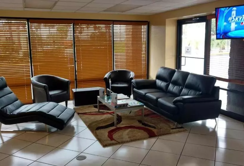 فندق Rodeway Inn Davenport Champions Gate