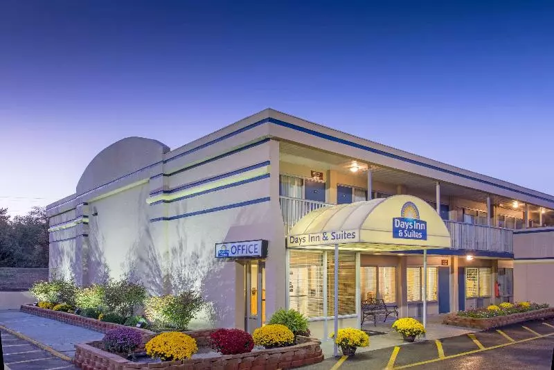 ホテル Days Inn & Suites By Wyndham Dayton North