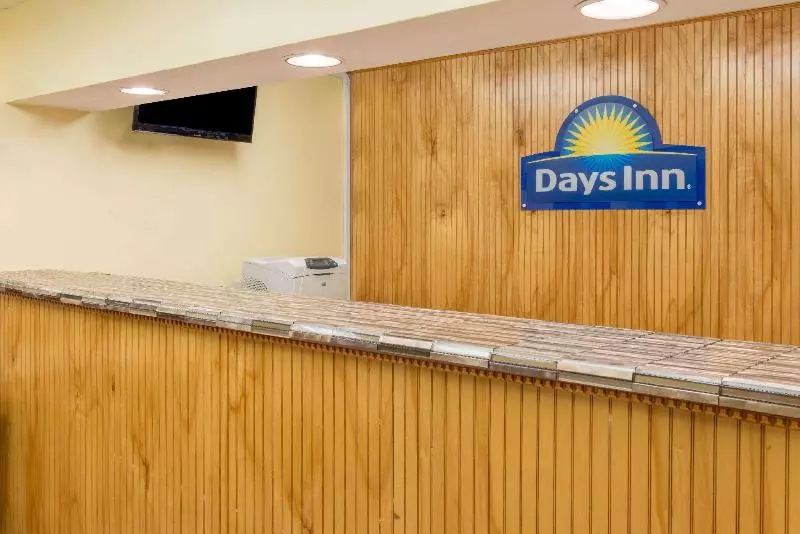 ホテル Days Inn & Suites By Wyndham Dayton North