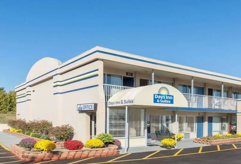ホテル Days Inn & Suites By Wyndham Dayton North