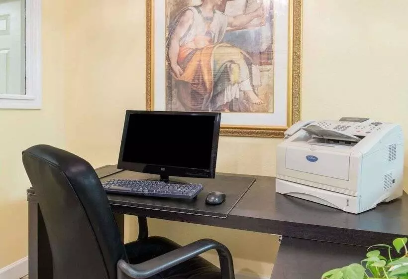 ホテル Days Inn & Suites By Wyndham Dayton North