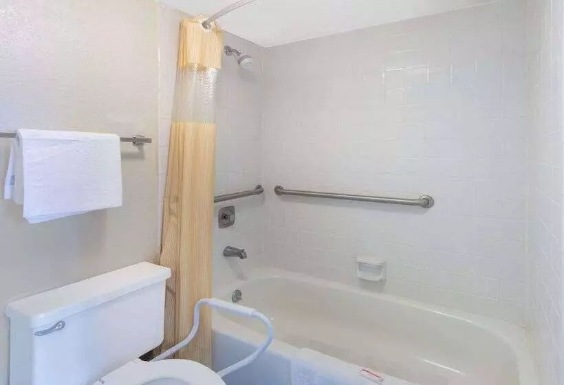 ホテル Days Inn & Suites By Wyndham Dayton North