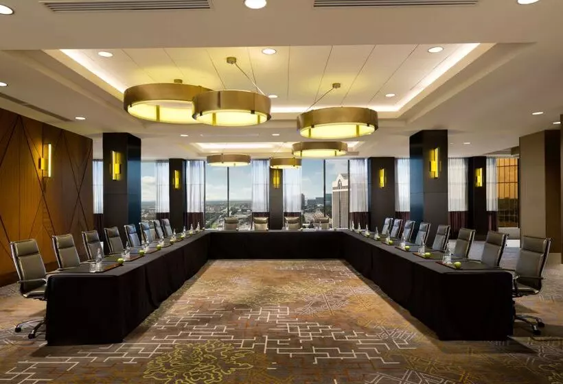 Отель Doubletree By Hilton Dallascampbell Centre