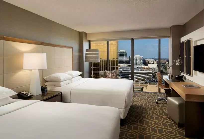 Отель Doubletree By Hilton Dallascampbell Centre