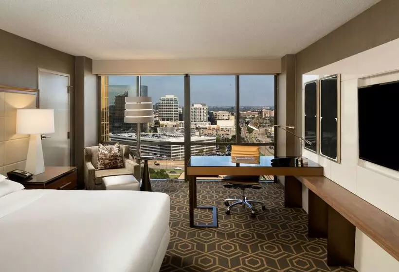 Отель Doubletree By Hilton Dallascampbell Centre