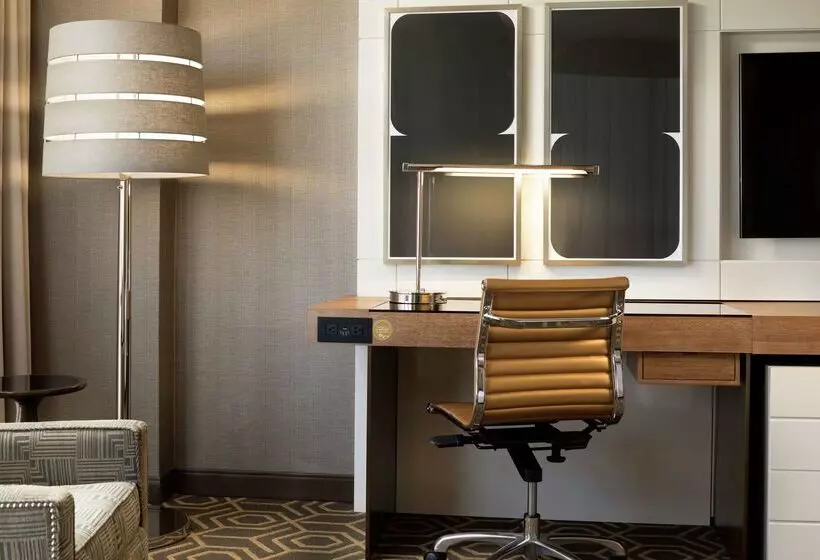 Отель Doubletree By Hilton Dallascampbell Centre