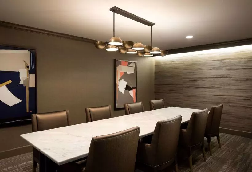 Отель Doubletree By Hilton Dallascampbell Centre