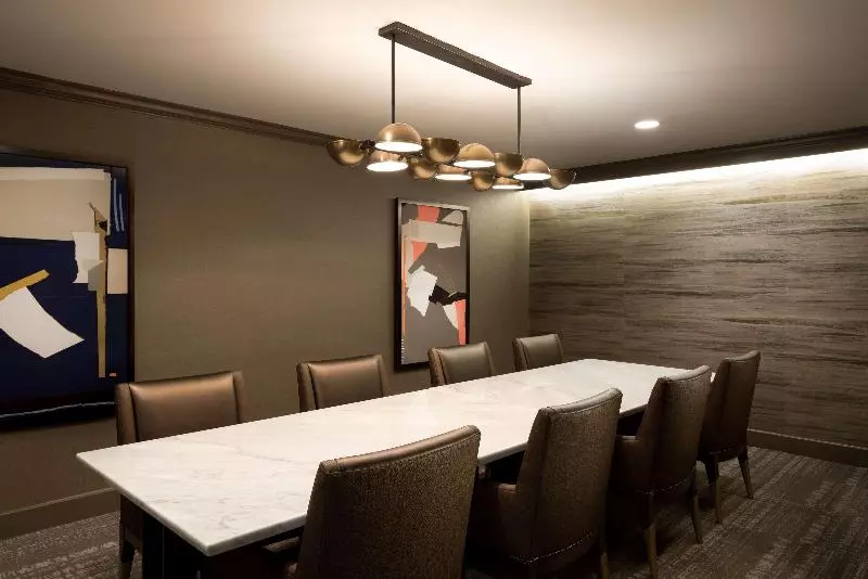 Отель Doubletree By Hilton Dallascampbell Centre