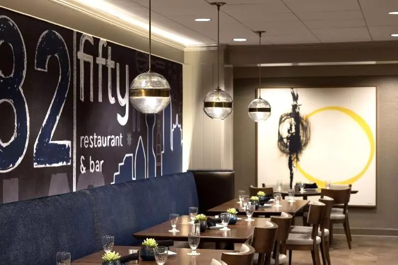 Отель Doubletree By Hilton Dallascampbell Centre