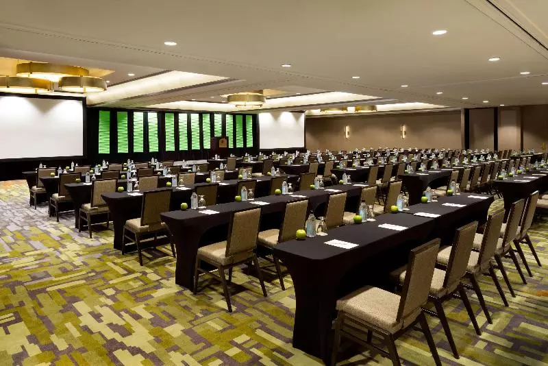 Отель Doubletree By Hilton Dallascampbell Centre
