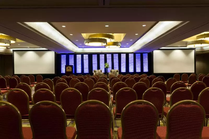 Отель Doubletree By Hilton Dallascampbell Centre