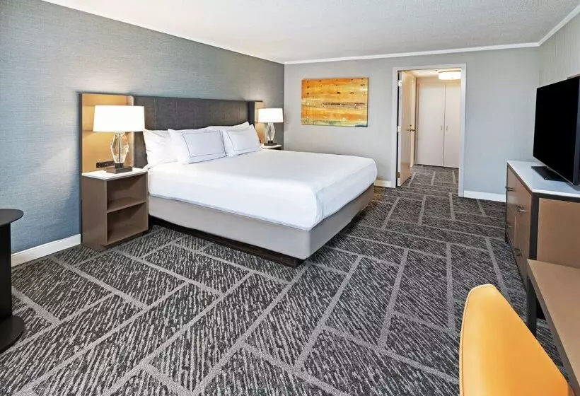 Отель Doubletree By Hilton Tulsa   Warren Place