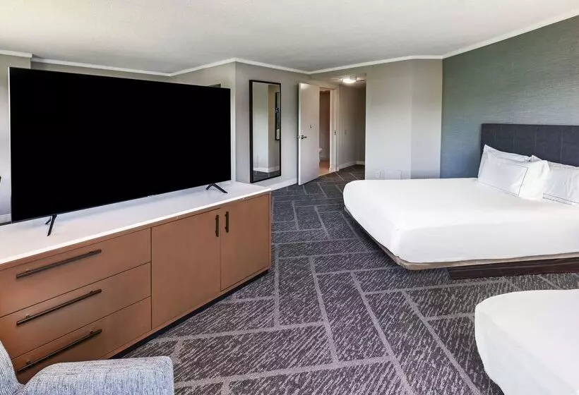 Отель Doubletree By Hilton Tulsa   Warren Place