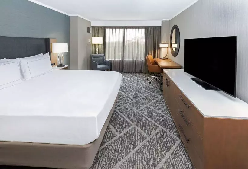 Отель Doubletree By Hilton Tulsa   Warren Place