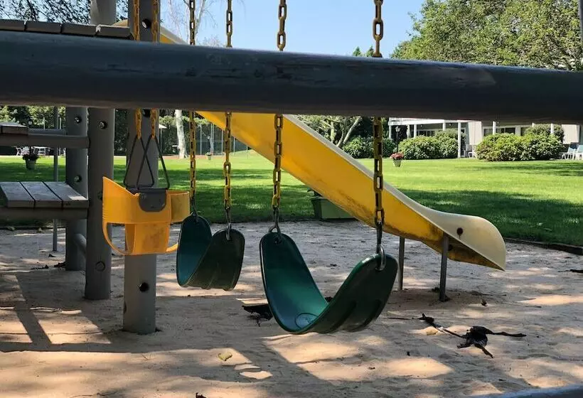 فندق East Hampton House Resort