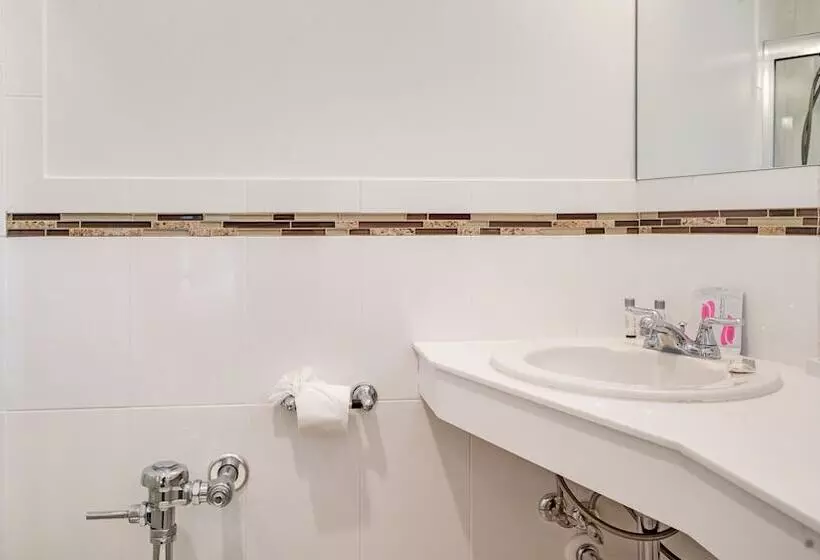 فندق East Hampton House Resort