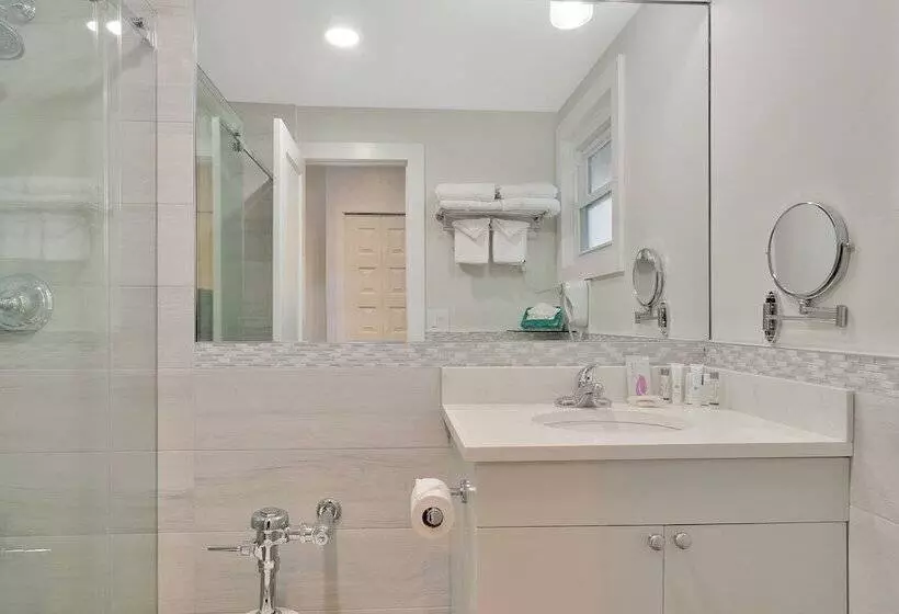 فندق East Hampton House Resort