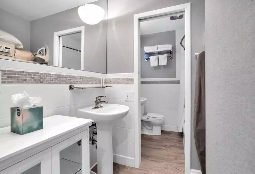 فندق East Hampton House Resort