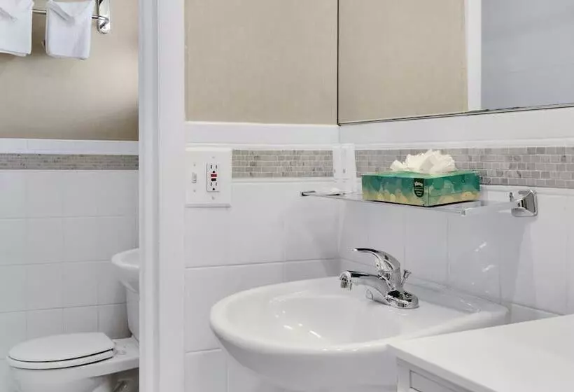 فندق East Hampton House Resort