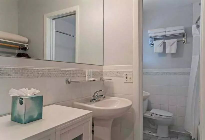 فندق East Hampton House Resort