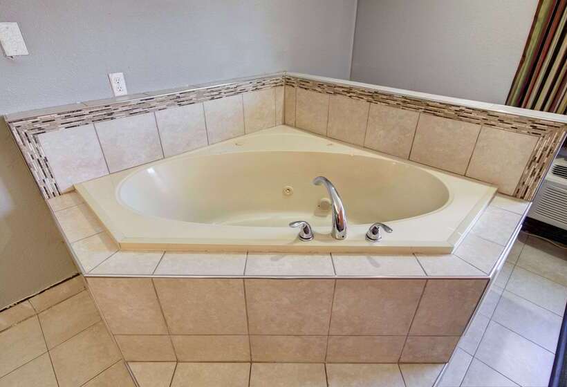 هتل Econo Lodge Airport