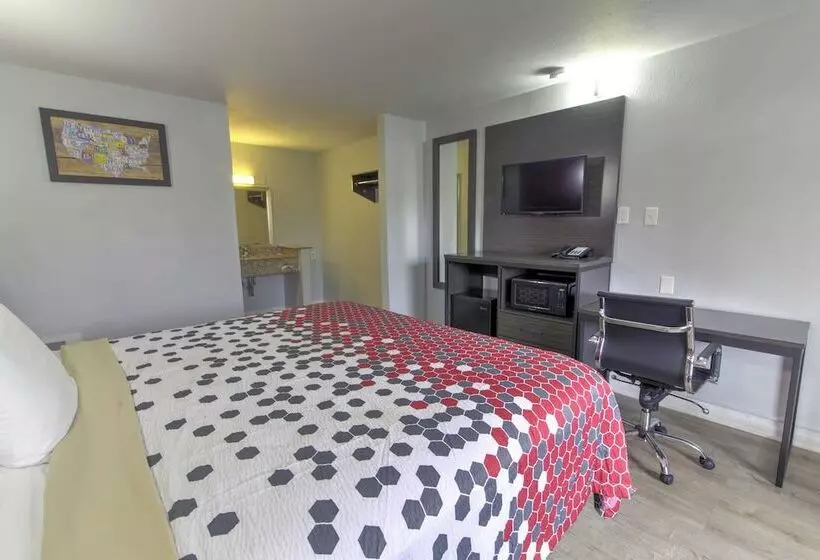 Отель Econo Lodge Airport