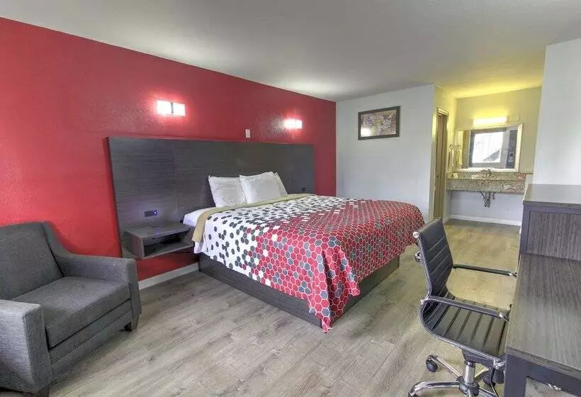 Отель Econo Lodge Airport