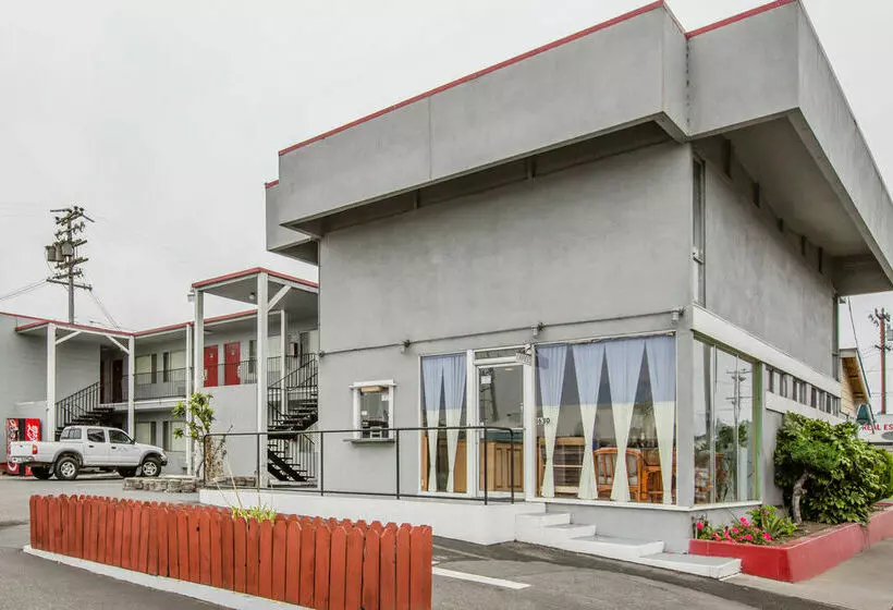 בית מלון כפרי Laguna Inn