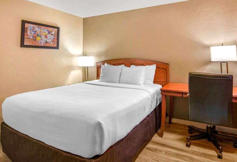 هتل Econo Lodge Inn & Suites Durango