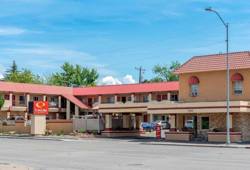 هتل Econo Lodge Inn & Suites Durango
