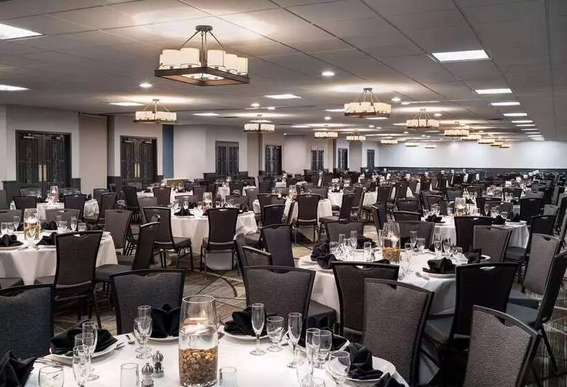 هتل Embassy Suites By Hilton Austin Central