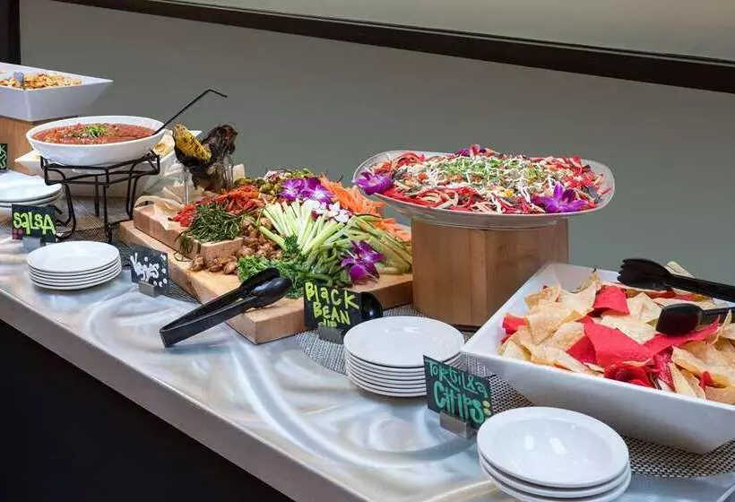 هتل Embassy Suites By Hilton Austin Central