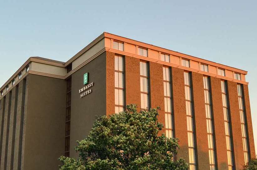 هتل Embassy Suites By Hilton Austin Central