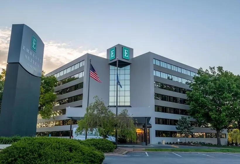 ホテル Embassy Suites By Hilton Kansas City Overland Park