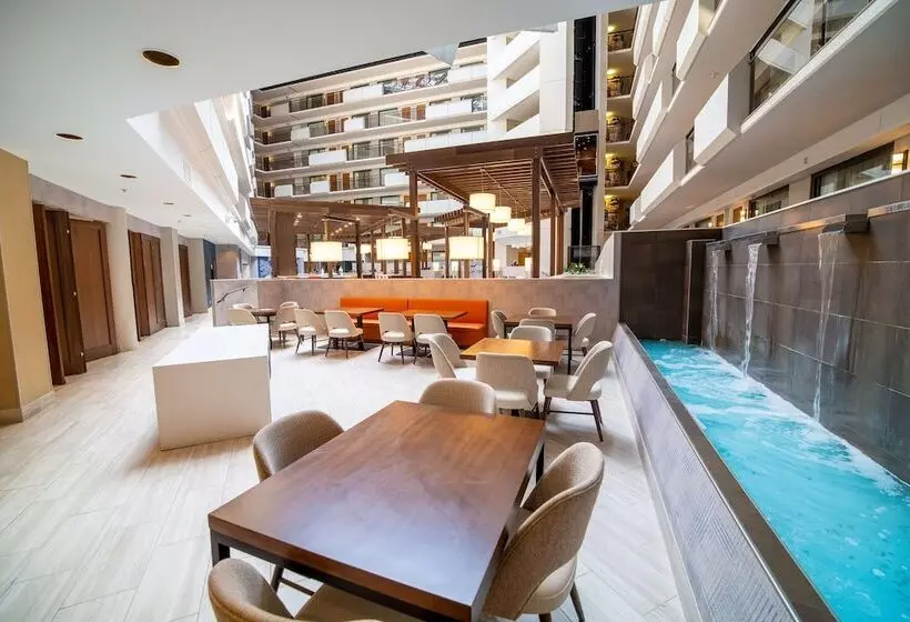 ホテル Embassy Suites By Hilton Kansas City Overland Park