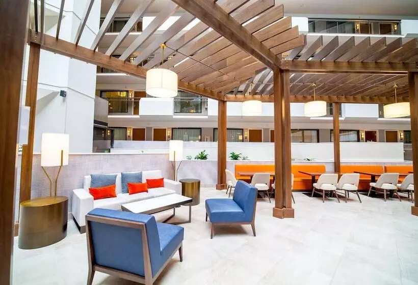 ホテル Embassy Suites By Hilton Kansas City Overland Park