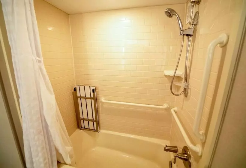 ホテル Embassy Suites By Hilton Kansas City Overland Park