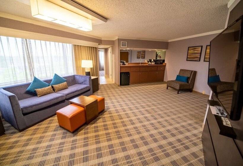 هتل Embassy Suites By Hilton Kansas City Overland Park