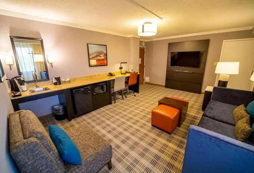 ホテル Embassy Suites By Hilton Kansas City Overland Park