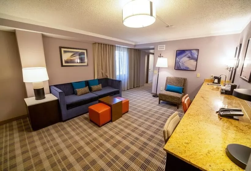 ホテル Embassy Suites By Hilton Kansas City Overland Park