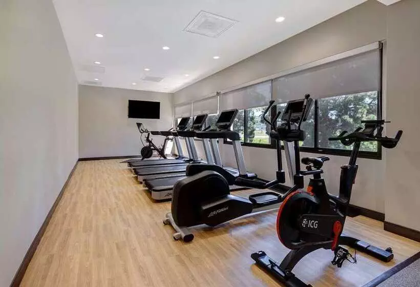 فندق Embassy Suites By Hilton Santa Clara Silicon Valley