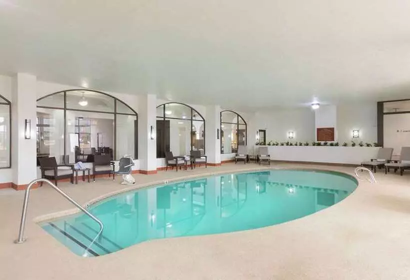 فندق Embassy Suites By Hilton Tulsa I44