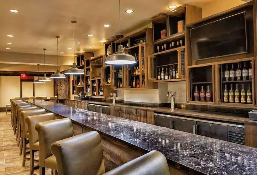 فندق Embassy Suites By Hilton Tulsa I44