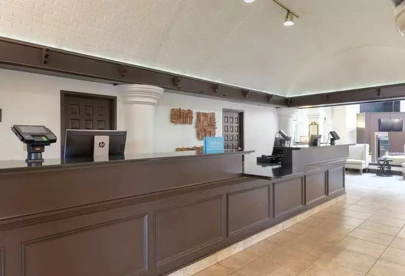 فندق Embassy Suites By Hilton Tulsa I44