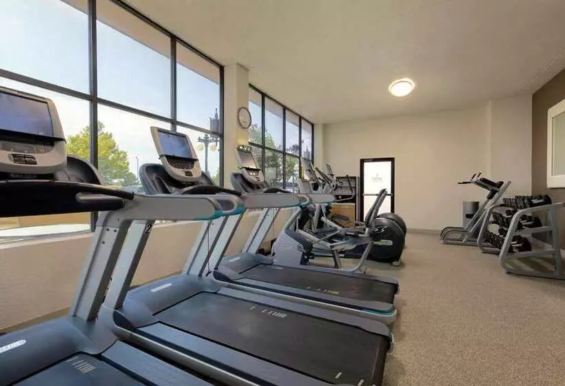 فندق Embassy Suites By Hilton Tulsa I44